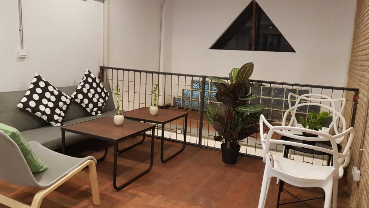 Haus Sathorn 11 Residence Bangkok Extérieur photo