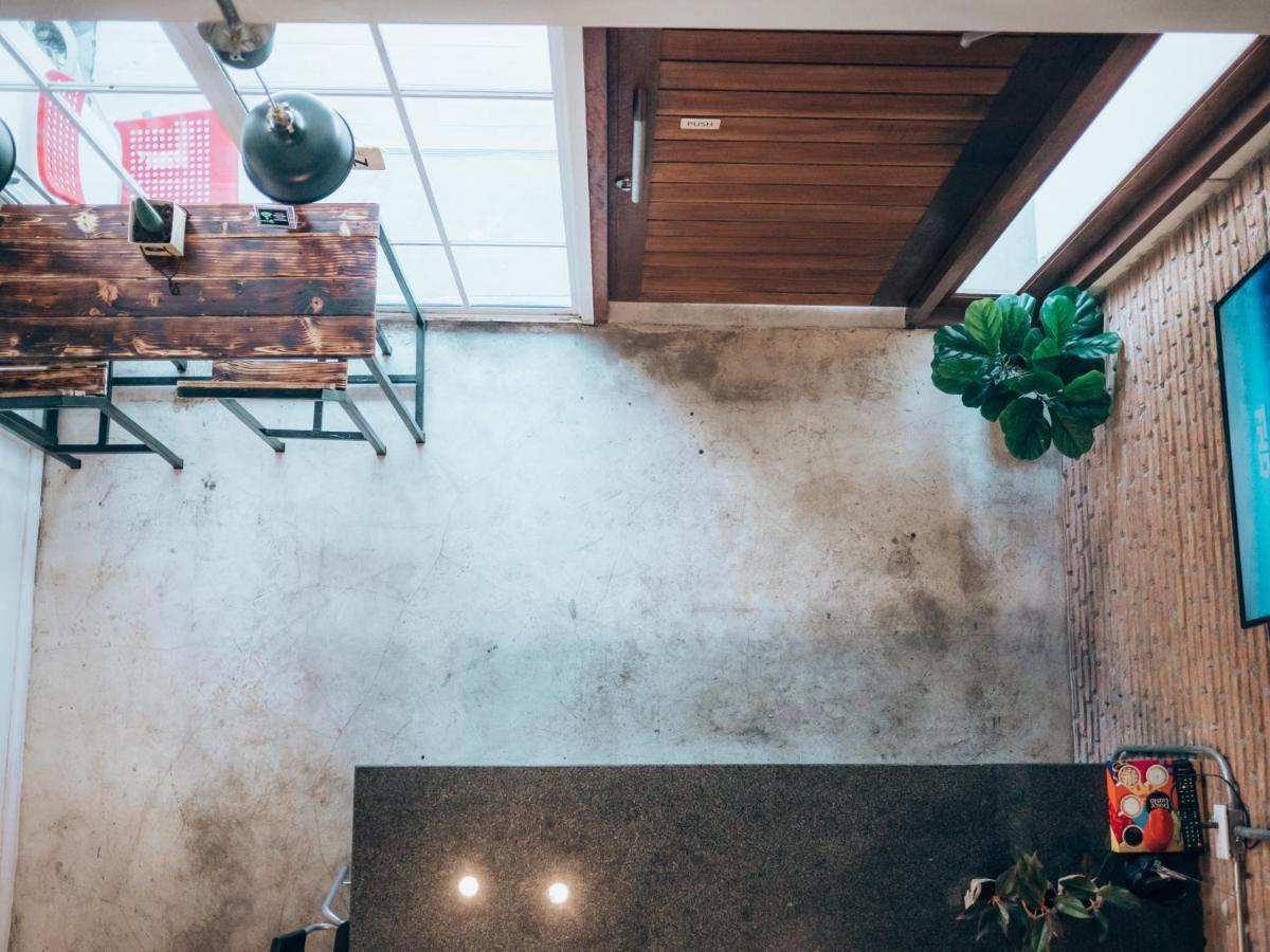 Haus Sathorn 11 Residence Bangkok Extérieur photo